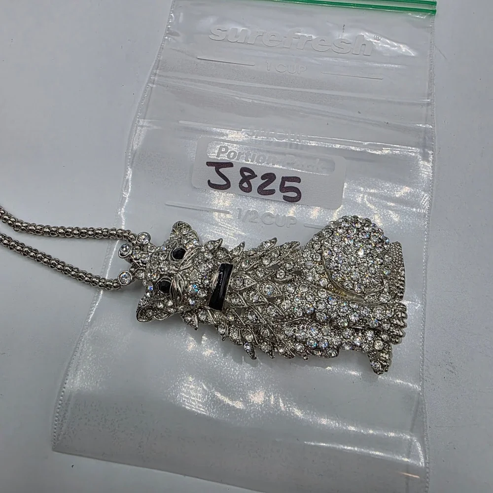 Silver Tone Rhinestone Sitting Cat‎ Pendant Brooch Long Popcorn Chain Necklace